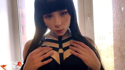 سبزه داغ عمیقا و با حساسیت به خاطر پول می مکد