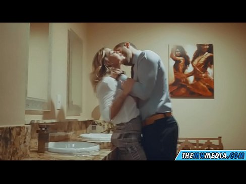 ❤️ وقتی یک بلوند بی تنه شما را در یک دستشویی عمومی اغوا می کند سکس در fa.oblogcki.ru ️❤